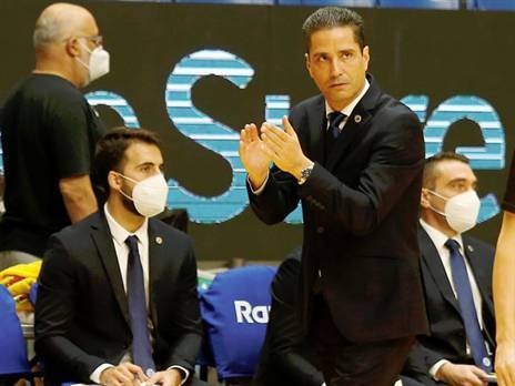 יאניס. ערב עגום בצהוב (אלן שיבר)