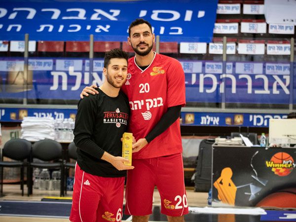בלאט מקבל את תואר שחקן החודש הישראלי לפני המשחק (מנהלת הליגה)