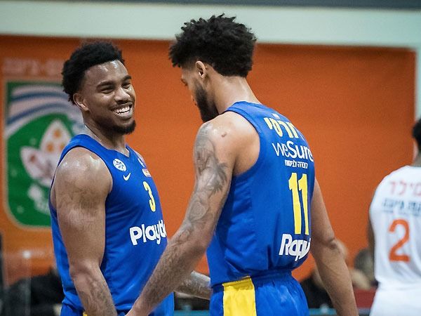 ג'ונס. אפשר גם לחייך (עודד קרני)