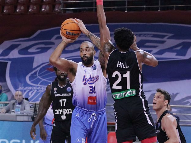 קרמייקל, איגוקאה הובילה כל הרבע הרביעי (FIBA)