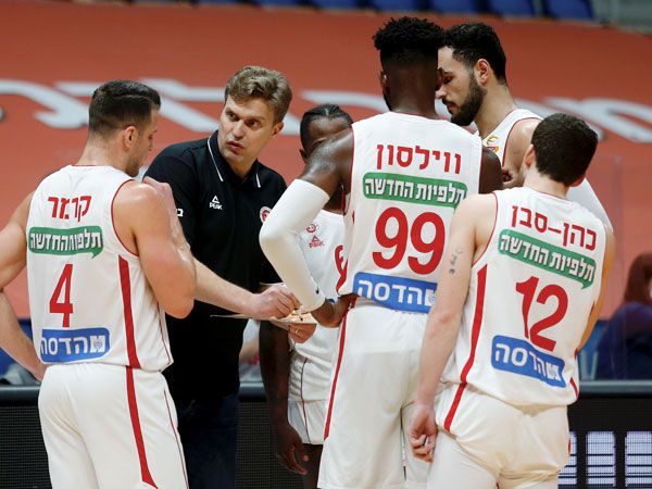 "שחקנים צריכים לשים את האגו בצד" (אלן שיבר)