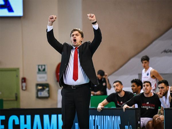 אדומייטיס . לא התייחס להדחה (FIBA)