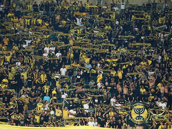 הקהל של בית"ר. בקרוב במגרשים (אלן שיבר)