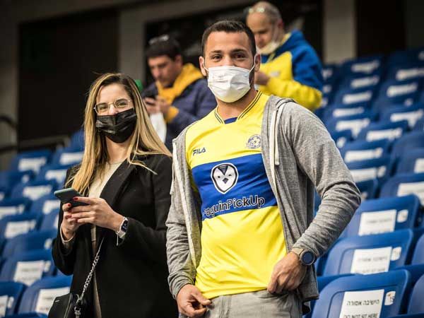 אוהדי מכבי ת"א מול נהריה. עדיין לא זה (עודד קרני)