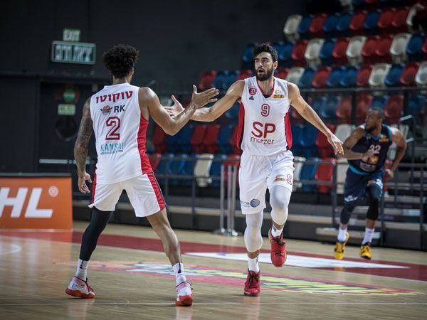 הפועל חוגגת מול יציעים ריקים (עודד קרני)