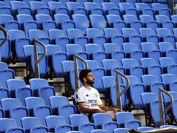 עזרא. יירד לספסל (ברני ארדוב)