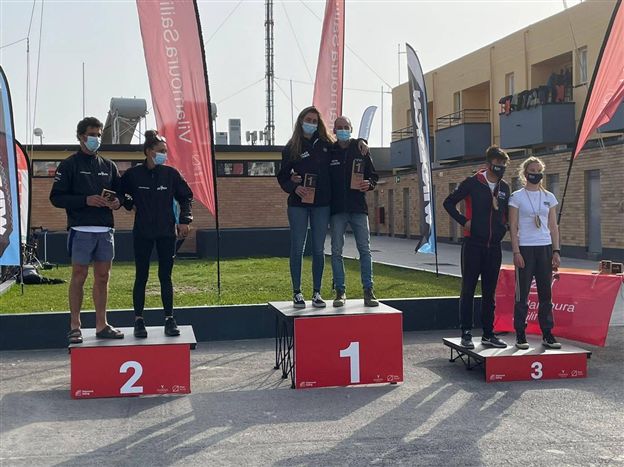 ניתאי חסון וסער תמיר על הפודיום (צילום: איגוד השייט בישראל)