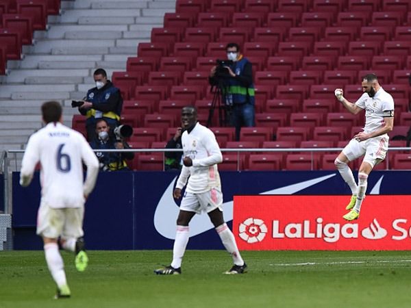 בנזמה חוגג. ריאל עדיין בחיים (Getty)