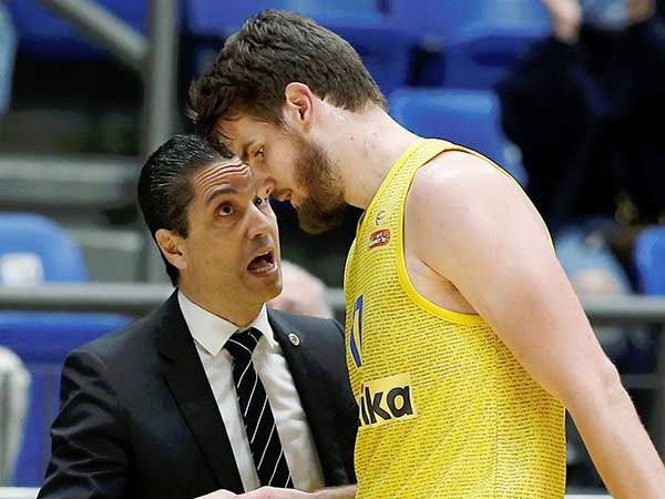 ספרופולוס ובנדר. אחד מרוצה, השני הצטיין (אלן שיבר)