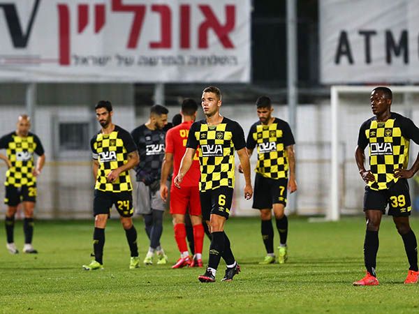 השחקנים מתכננים "מלחמה" (לירון מולדובן)