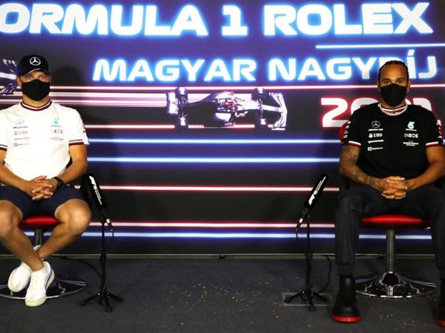 המילטןן ו-בוטאס במסגרת מסיבת העתונאים לפני תחילת מקצה האימונים