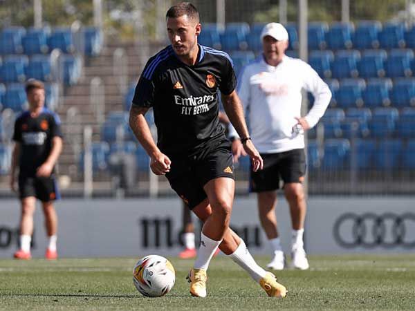 אדן הזאר וקרלו אנצ'לוטי. "עוד לא ברמה האופטימלית שלו" (GETTY)