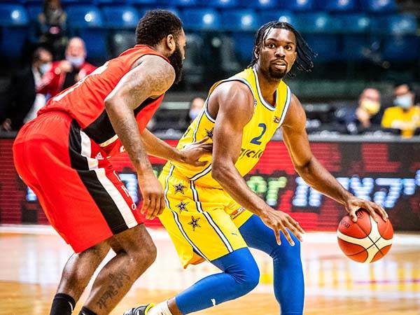 אוואנס הצטיין מול האקסית (צילום: עודד קרני)