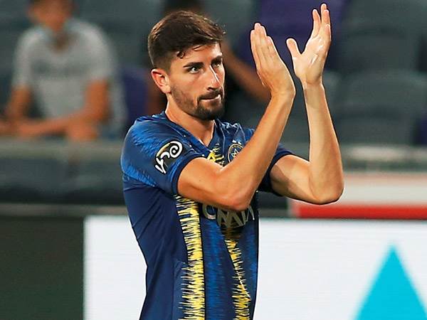 נחמיאס. עדיין סובל מכאבים בכתף (אלן שיבר)