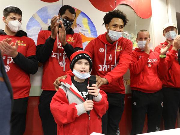 מסורת שנתית ש האדומים מהבירה (יוסי זמיר)