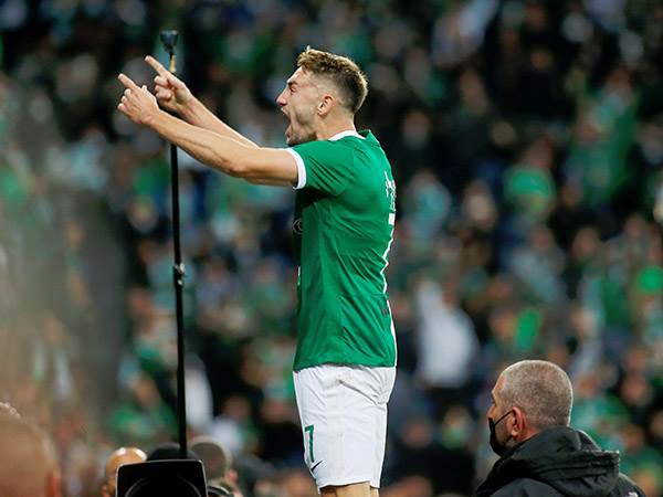 שוב הוא מעל כולם. אצילי (אלן שיבר)