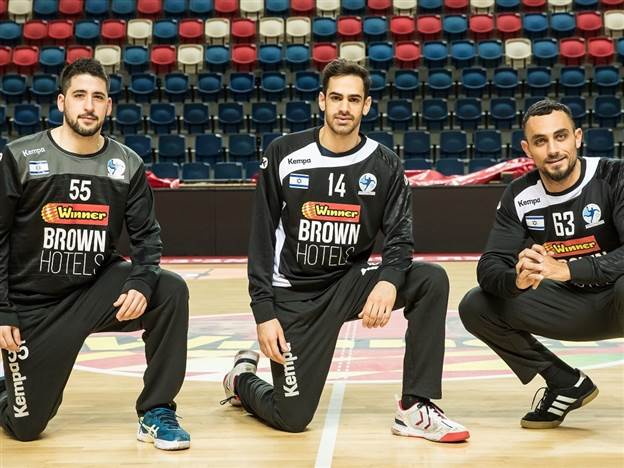 משמאל יהב שמיר, דן טפר ואורון ברגיל (צילום: עודד קרני איגוד הכדוריד)