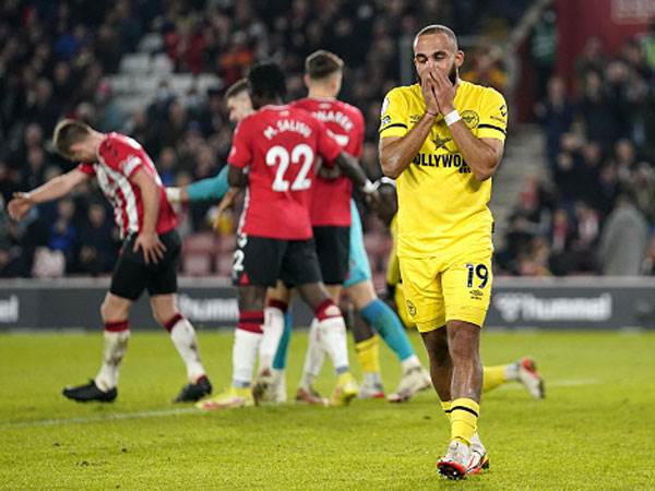 ברנטפורד מתקשה בחוץ (getty)