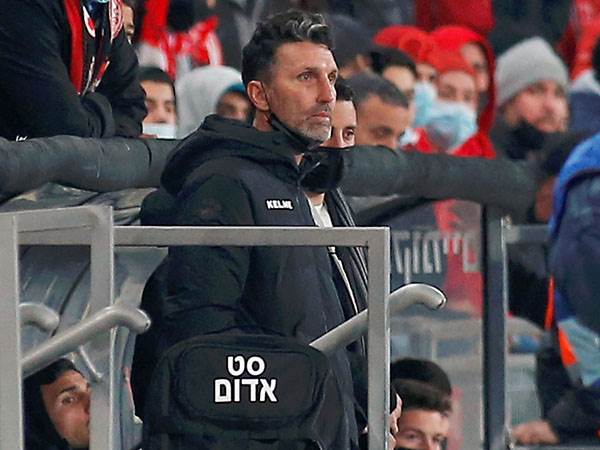 בנאדו. הציפייה מקפטן ירוק שלא ייכנס להתגרויות מהסוג הזה (אלן שיבר)