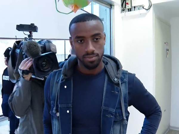 אספה במהלך קבלת גזר דינו. המגו חוזר לשחק כדורגל