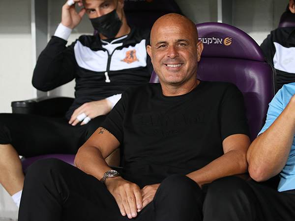 מאמן המריבה. אבוקסיס (אלן שיבר)