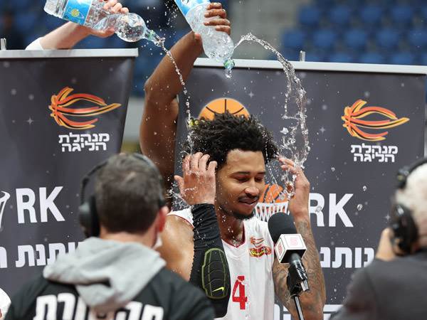 אדאמס. זכה למקלחת (לירון מולדובן, מנהלת הליגה)