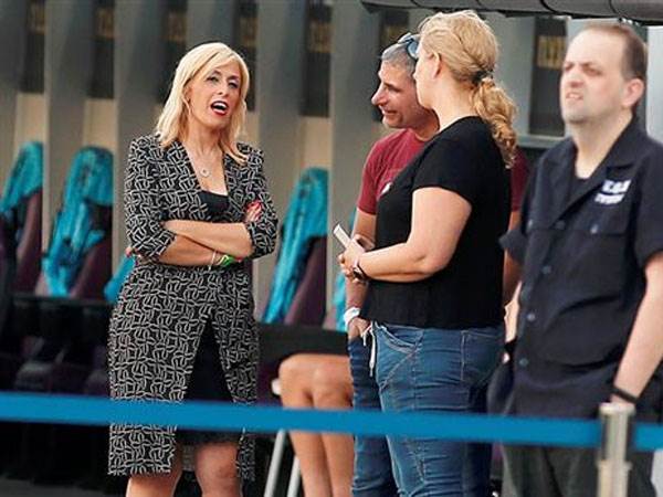 מסר מחמם לב לכבוד יום האישה. פרידמן (אלן שיבר)