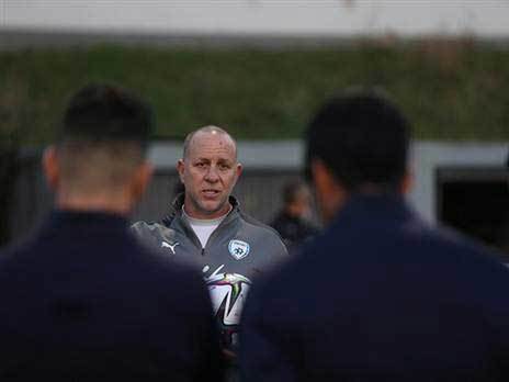 "צריך לשחק כדורגל" (ההתאחדות לכדורגל)