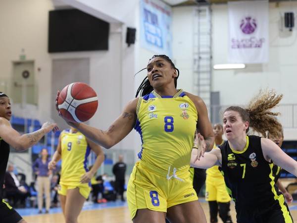 תשוב לאירופה. ויויאנס (מנהלת ליגת העל לנשים בכדורסל)