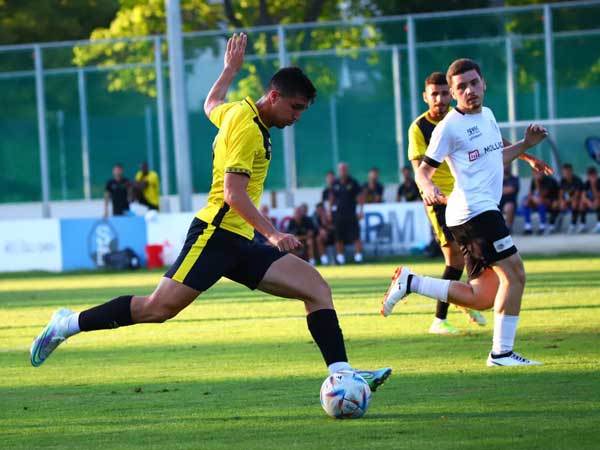 סתיו נחמני. מתאקלם היטב בצהוב (האתר הרשמי של בית"ר ירושלים)