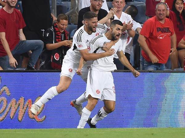 בכורה נהדרת. לאיוס (ברני ארדוב)