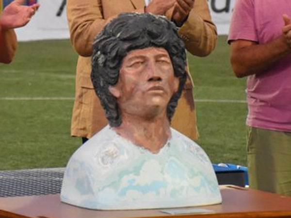 "שיער של סטאלון". הפסל השנוי במחלוקת (עמוד הטוויטר של נבחרת ארגנטינה)
