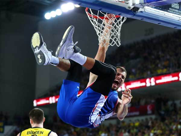 (דף הטוויטר של אנדולו)