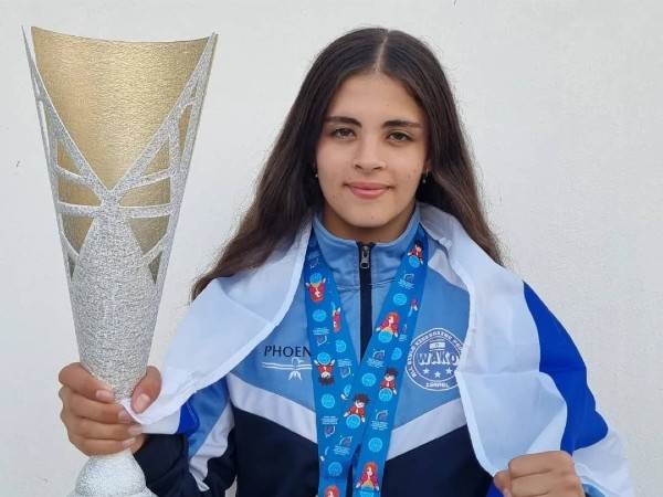 דניז סרבריאניקוב עם המדליות (קרדיט צילום: דוד רמון)