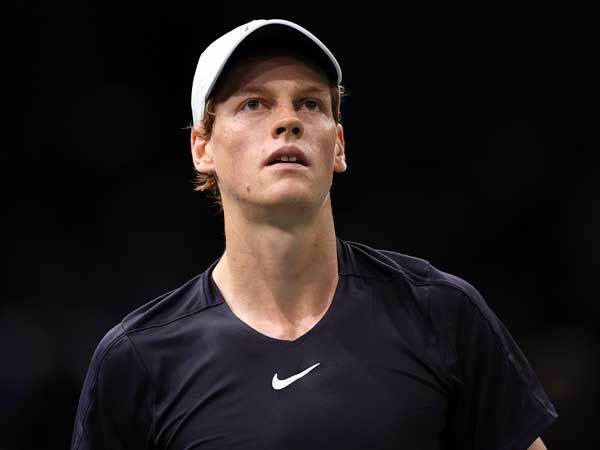 יאניק סינר. גם הוא בחוץ (Photo by Julian Finney/Getty Images)