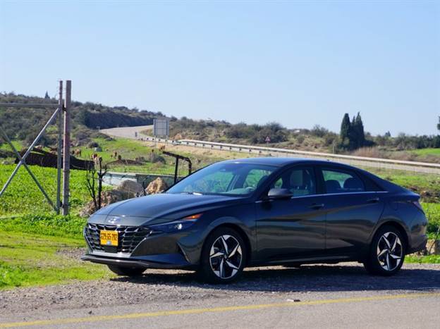 יונדאי אלנטרה היברידית (צילום: ניר בן טובים)