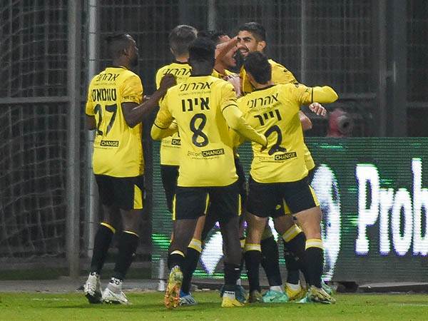 "השחקנים האלה ווינרים" (ברני ארדוב)