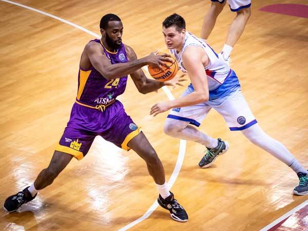 נראה נהדר בהתקפה. ג'ונס (פיב"א)