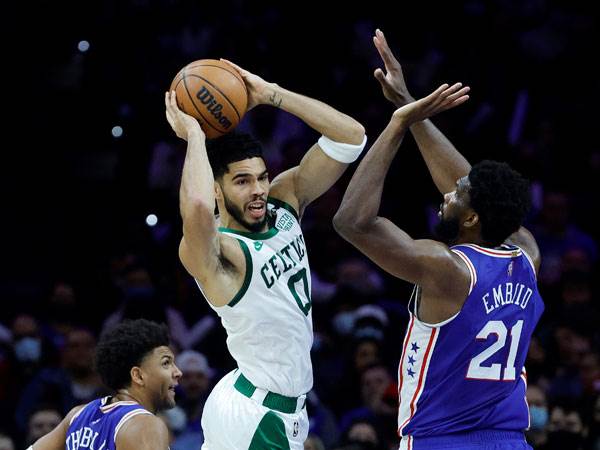 צמוד בפסגה (Getty)