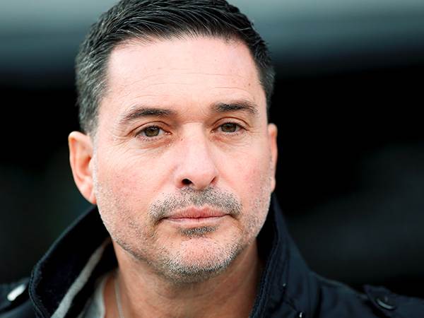 "מחמאות לא מספיקות". דורה (אלן שיבר)