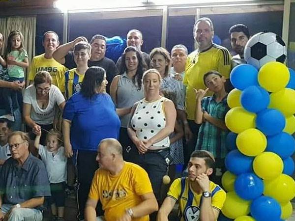 אוהדים מכל הארץ מגיעים לבית המשפחה (באדיבות אורי משיח)