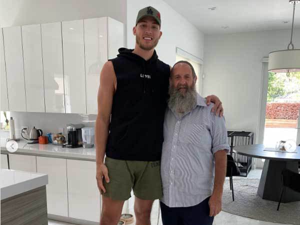 (האינסטגרם של לאונרד)