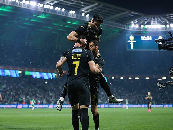 לא תלויה בעצמה (מאור אלקסלסי)