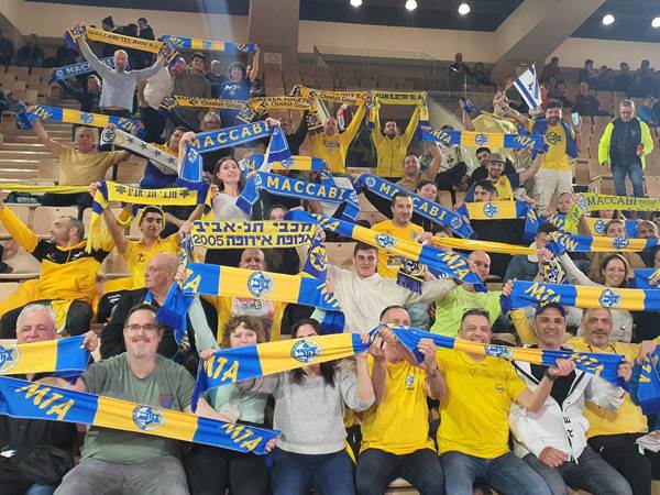 וגם הקהל הצהוב, שהגיע לתמוך (באדיבות מכבי תל אביב)