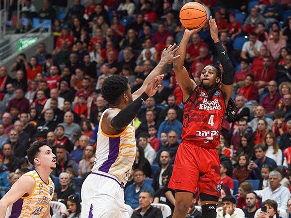 הקפיץ את האוהדים פעם אחר פעם. סמית' (ברני ארדוב)