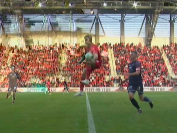 נגיעת היד כפי שהוצגה לשופט