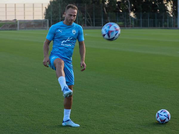 קיבל את הקרדיט במקום גולדברג (אלן שיבר)