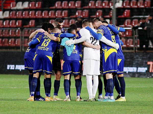 מהנהנות, ריינה (קובי אליהו)