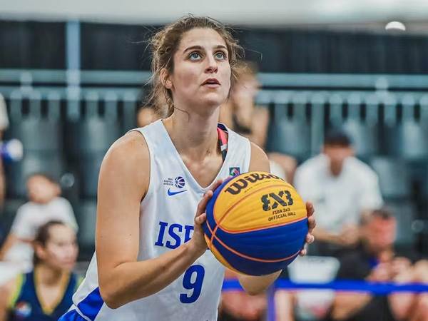 סיימה את היום ב-1:1 ועלתה מהמקום השני. נבחרת הנשים (FIBA)