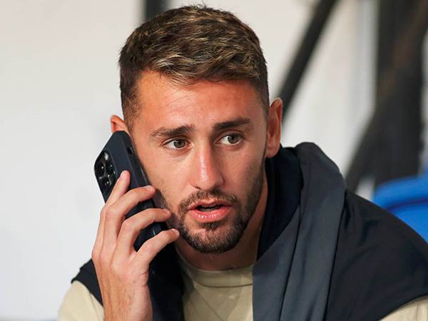 הכדורגלן המרוויח ביותר. אצילי (אלן שיבר)